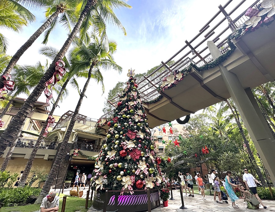 ロイヤルハワイアンセンターのクリスマスツリー。