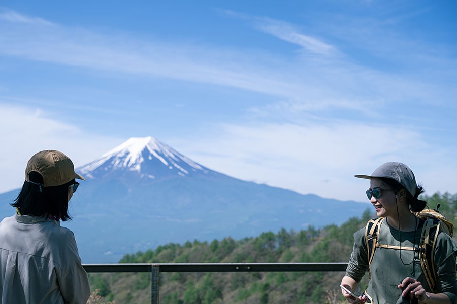 山荘前のベンチからの眺望。