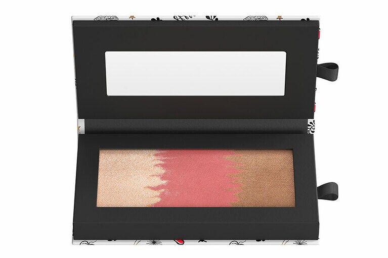 どんなスキントーンにもなじんで肌を格上げしてくれる。限定の3色フェイスパウダー「ジェン ヌード オンブル フェイス パレット」。