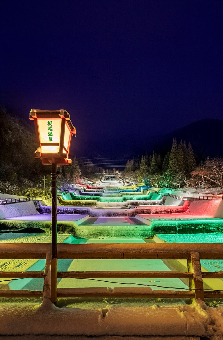 栃尾温泉 洞谷雪桜ライトアップ。