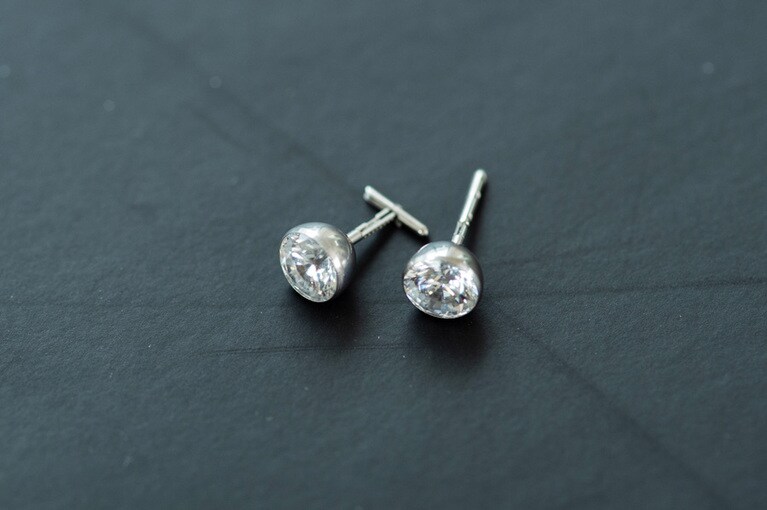 BAQLESSのピアスをヘビーユース中。JURIさん私物。