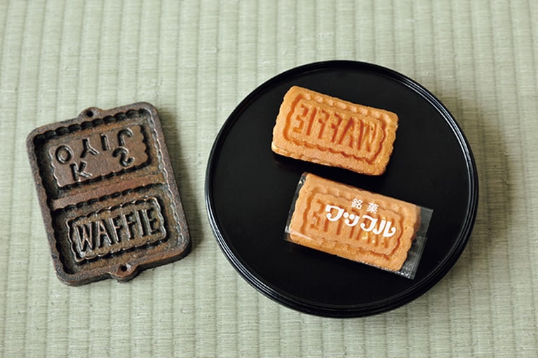 カスタードを詰めたやさしい味の「ワッフル」（170円）。9月下旬から6月中旬の販売。