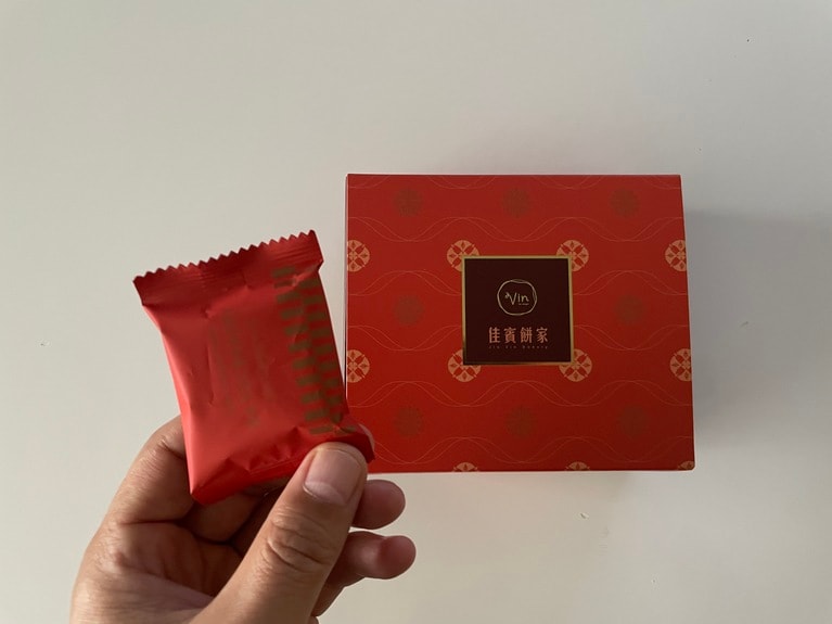 こちらの商品もヌガーの粘着度は低めで、サクサクとして食べやすいです。小ぶりなサイズで個包装になっているのも、人気の理由のひとつ。