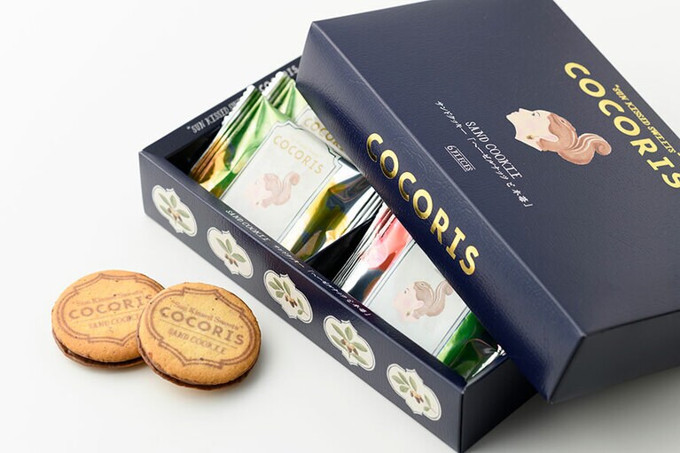 サンドクッキー ヘーゼルナッツと木苺 1,296円(6枚入り)。