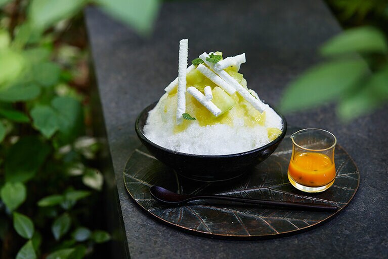 「森のかき氷 メロンモヒートミルク」のイメージ。3,289円（税・サ込）、提供期間2023年8月31日（木）まで。