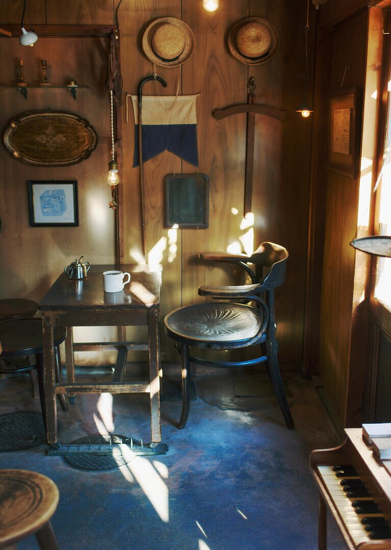 空き家だったこの建物に出会ったとき、𠮷田さん夫妻は「ここだ！」と直感して顔を見合わせたという。価値観を共有し、同じ方向を見つめて歩んできた本当に素敵なカップルだ。