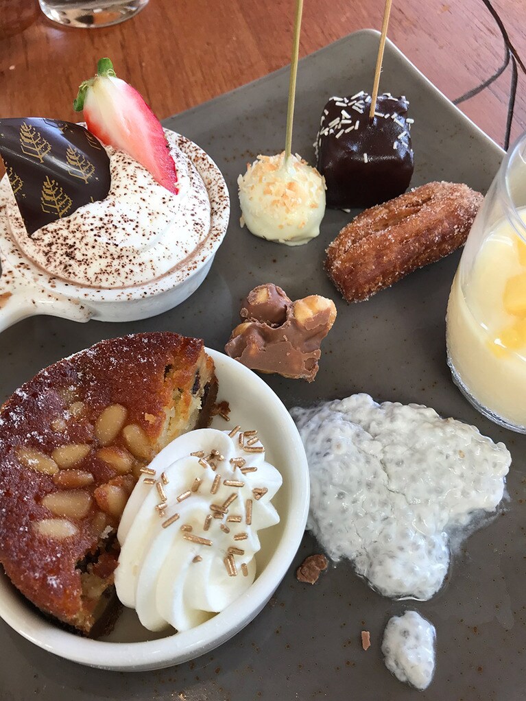 デザートを欲張るとこうなる(笑)。