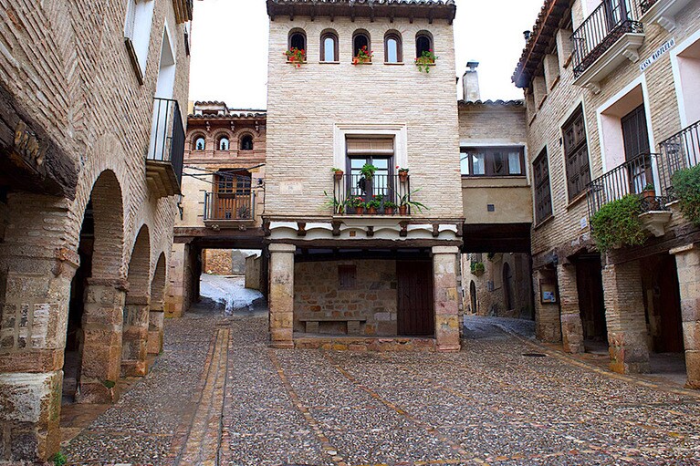 こんな二股な家。面白すぎるでしょう。