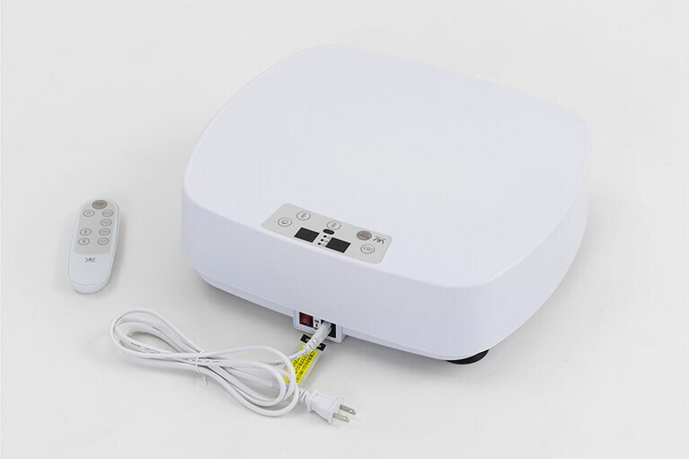 付属のリモコンで操作は簡単。本体重量8キロの小型軽量の省スペースタイプなので、ステイホーム中でもいつでも気軽にエクササイズできます。