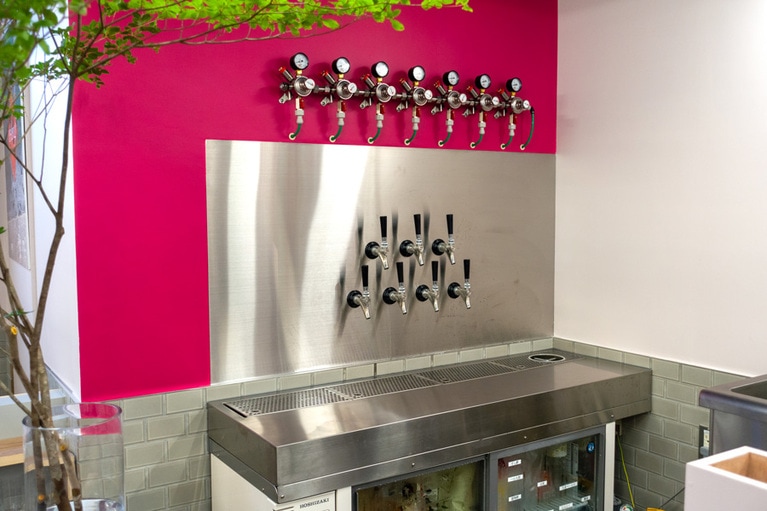 クラフトビール用のタップも設置。