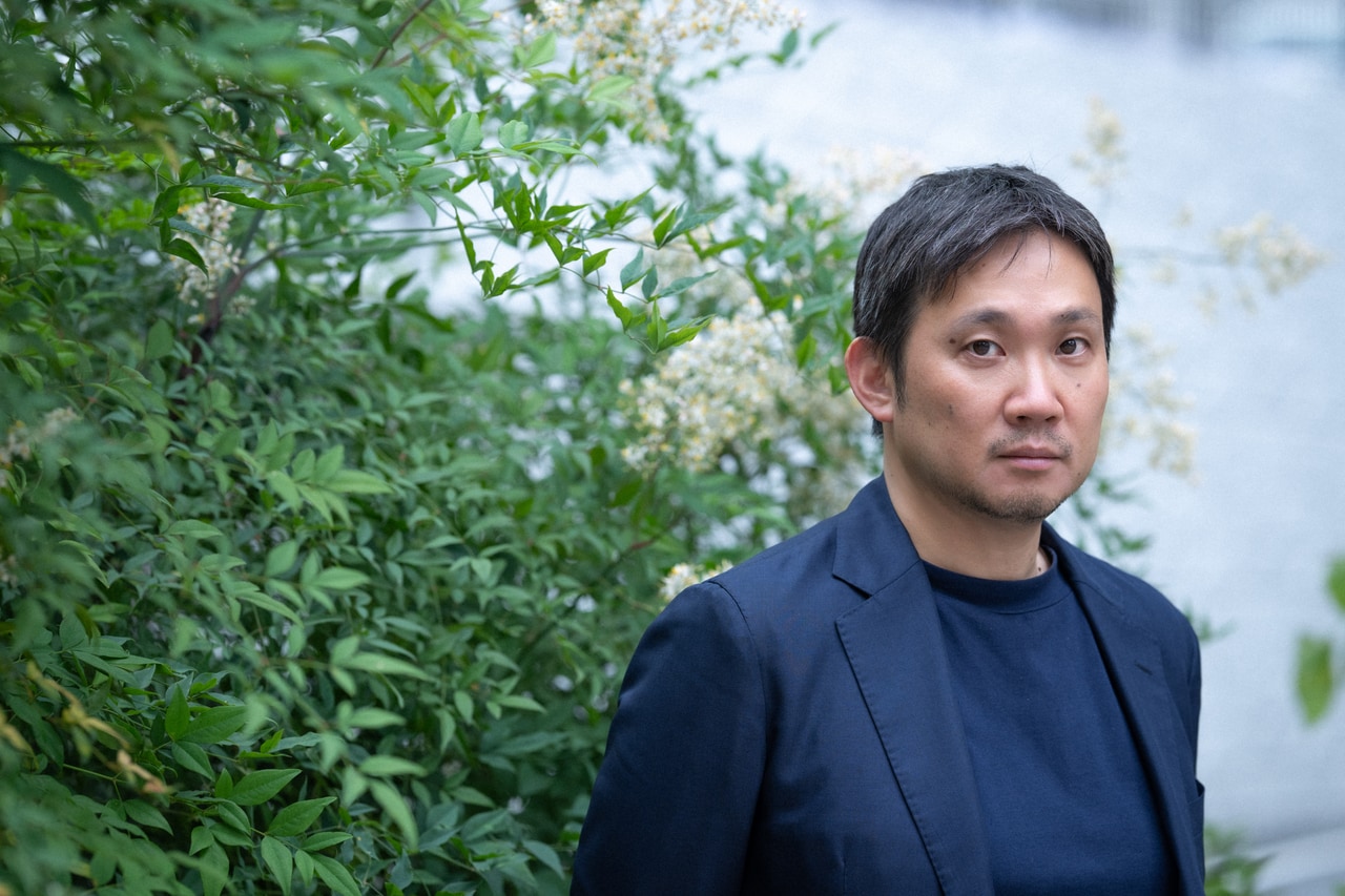 濱口竜介監督。