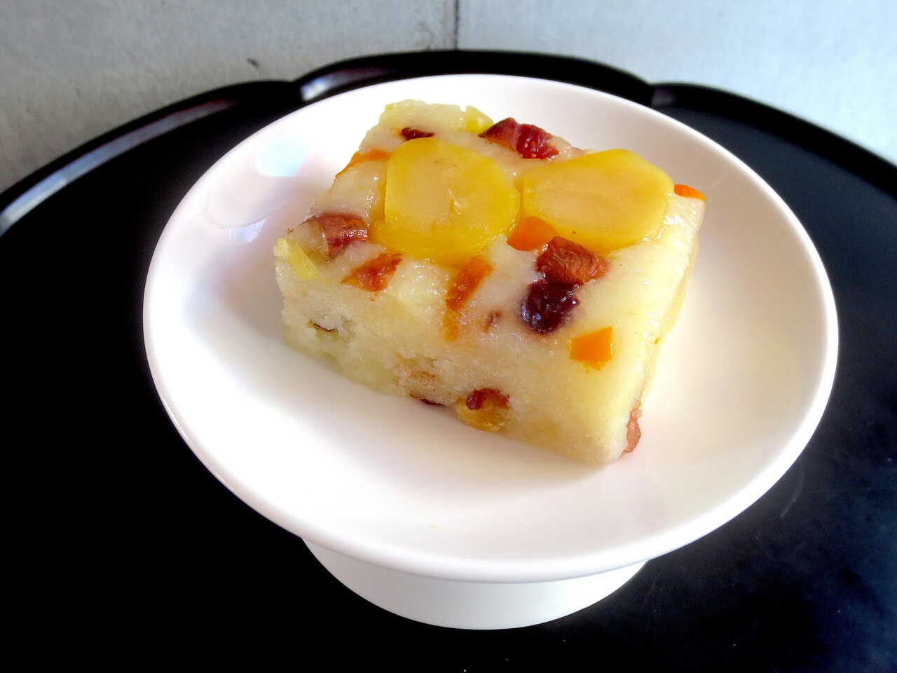 栗とクランベリーを使った現代風の一品。「栗 くれんべり チャルトック」390円。