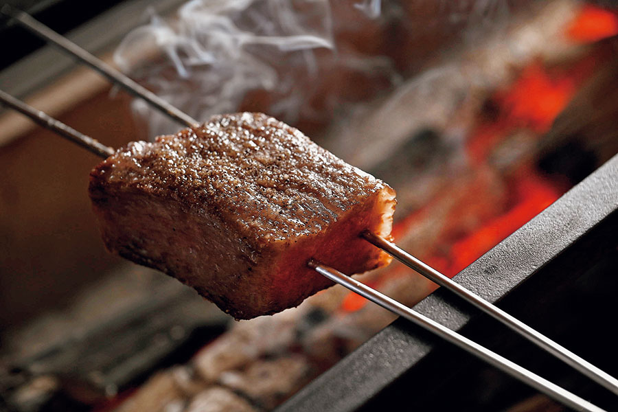 炭火の焼き台も用意されている。