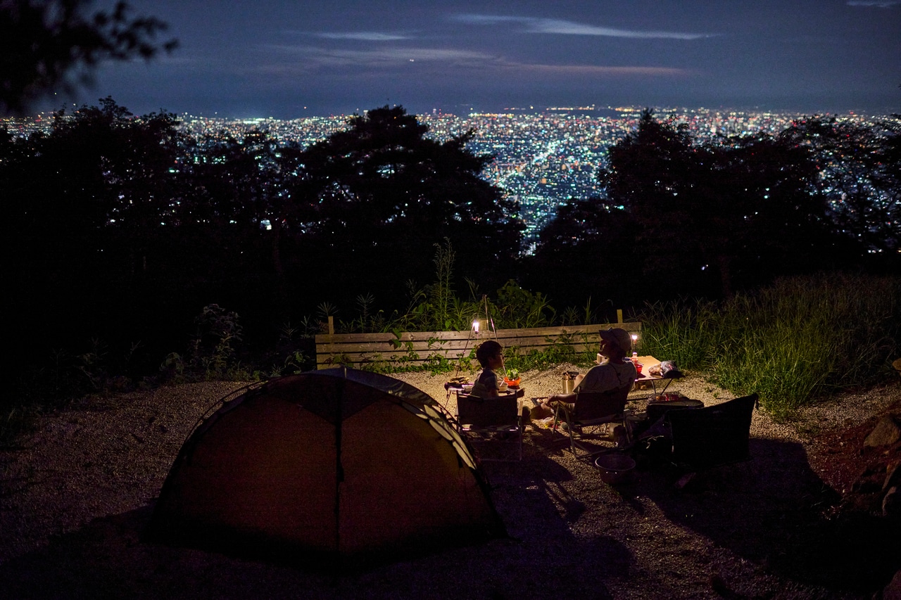 夜ともなれば目の前に大阪の夜景が眼前に広がる。