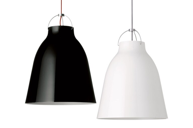 LIGHTYEARS 「CARAVAGGIO Pendant」P3 ブラック、ホワイト φ400×H516mm(コード全長1,500mm) 各91,000円／フリッツ・ハンセン(フリッツ・ハンセン青山本店)