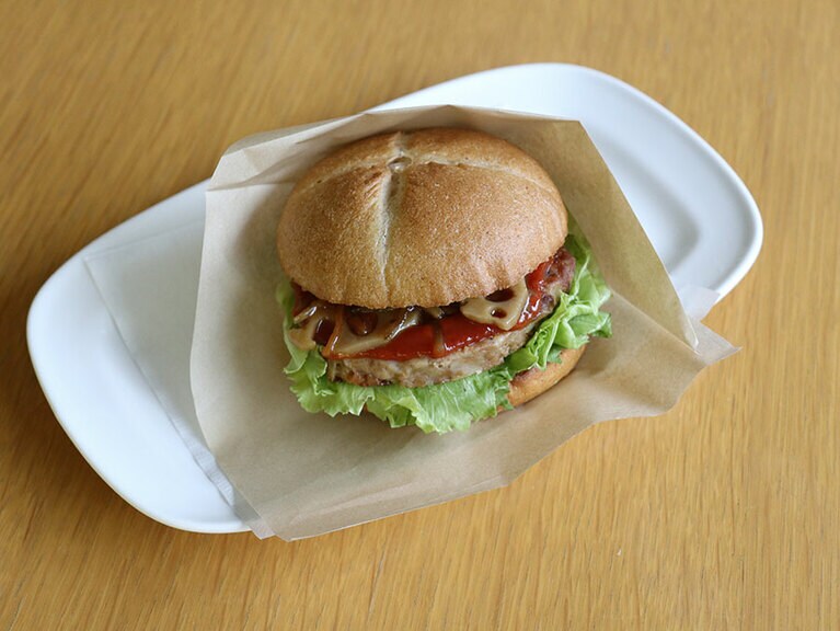 全粒粉サンド 大豆ミート～和風トマトのソース～ 328円。