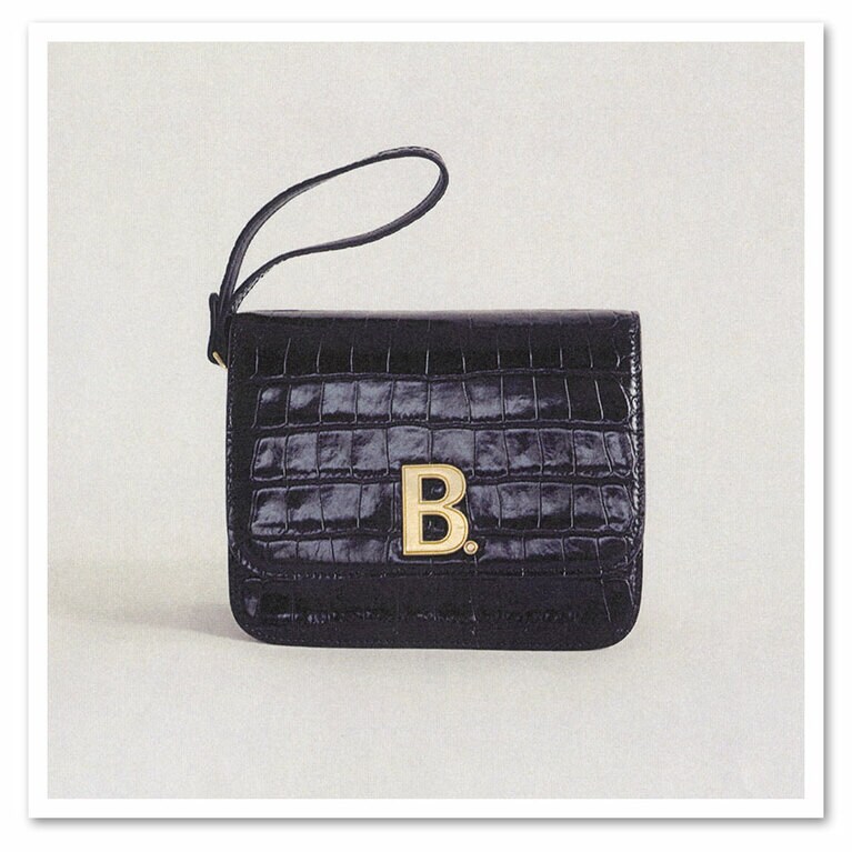 バレンシアガ「ショルダーバッグ」［H13×W17×D11cm］136,000円／バレンシアガ