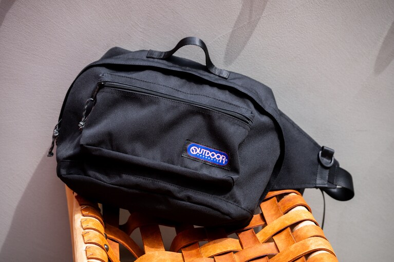 大きすぎず小さすぎない絶妙なサイズ感で、レトロな復刻ロゴがかわいい。13,200円。