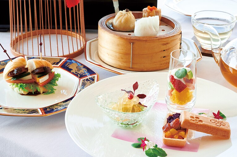 「やまゆりポークチャーシューのサンドウィッチ」(写真左)など、バラエティ豊かなメニューが揃う。