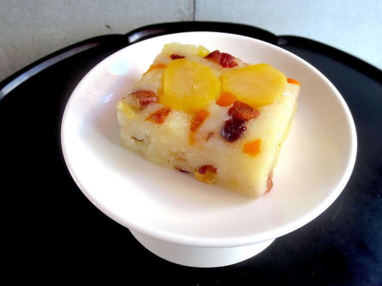 栗とクランベリーを使った現代風の一品。「栗 くれんべり チャルトック」390円。