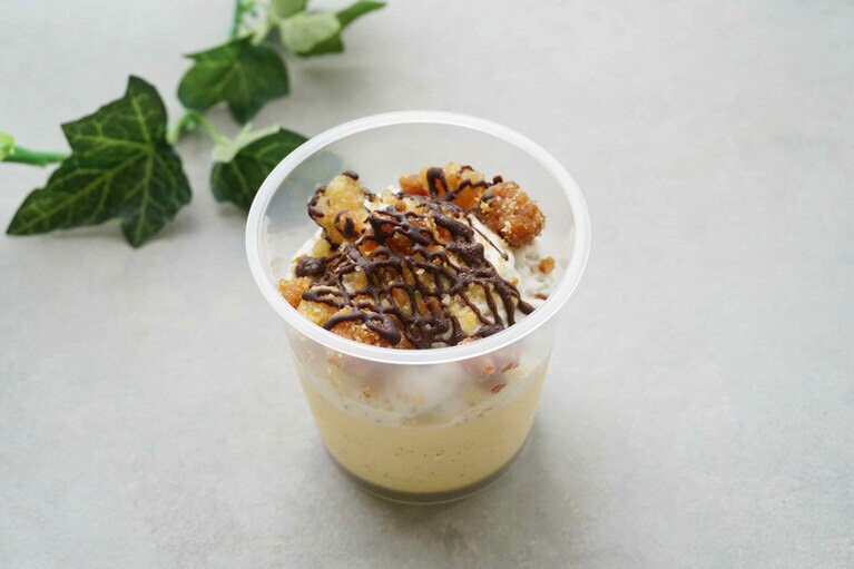 アーモンドクリームのプリンパルフェ 299円。