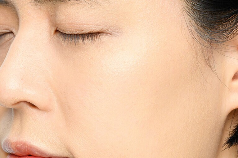 肌に光を集めたかのような洗練されたツヤ感！