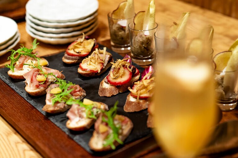 訪れた日の夜は野菜ふんだんのカナッペでアペリティフが用意されていた。