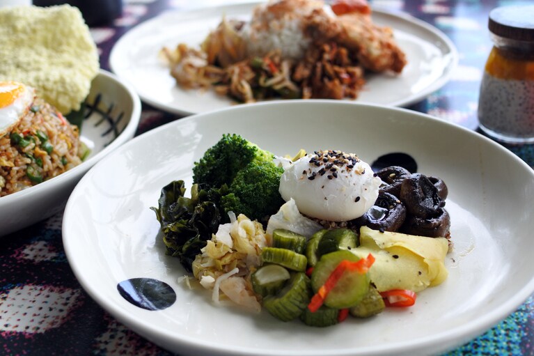 ある日の朝食。ついつい食べ過ぎてしまいます。