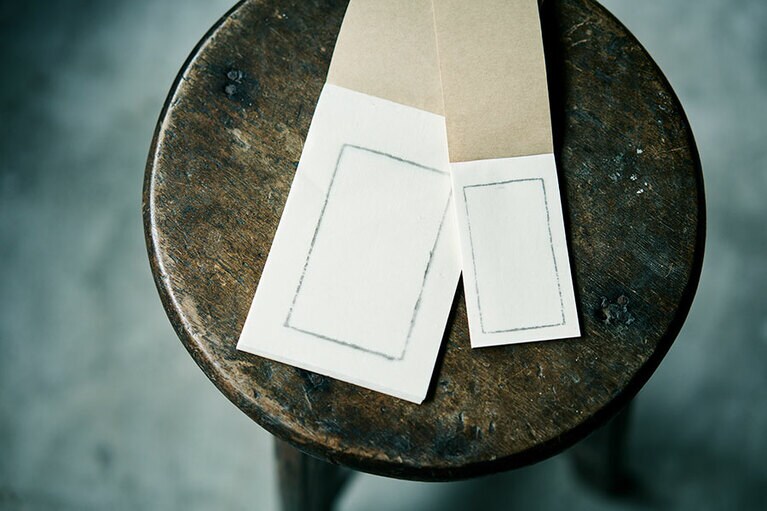 和紙 左から：大 150元 H14×W6.5cm、小 60元 H10.3×W5.2cm