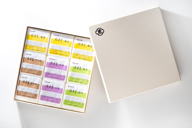 「水羊羹 9個入」3,240円。「御膳（こし餡）」3点、「小倉」「抹茶」「黒砂糖」各2点。販売中～8月下旬の販売。