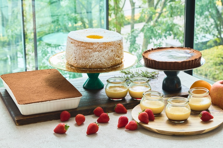 ドルチェは、ヨーグルト、林檎のタルト、ジェラート3種、プリン、フルーツ、シフォンケーキ、タルトショコラ、ティラミスなどから、好きなものを愉しめる。