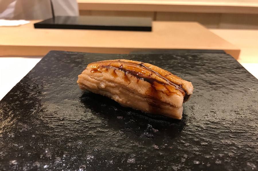 東神奈川の穴子は、おつまみの長崎の穴子と味も食感も違う。こちらもまた美味しい。