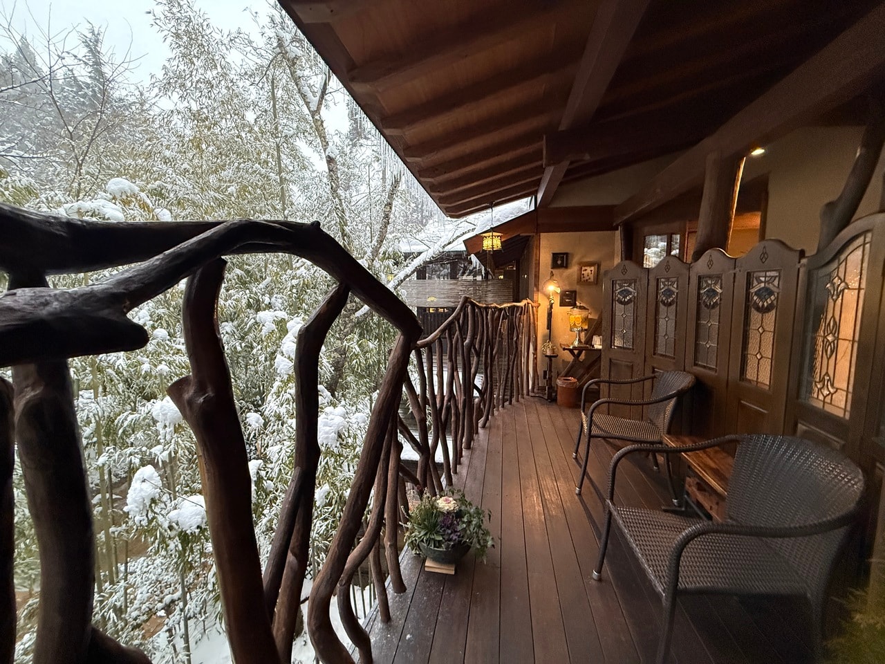お風呂上りにテラスから眺める雪景色も最高。