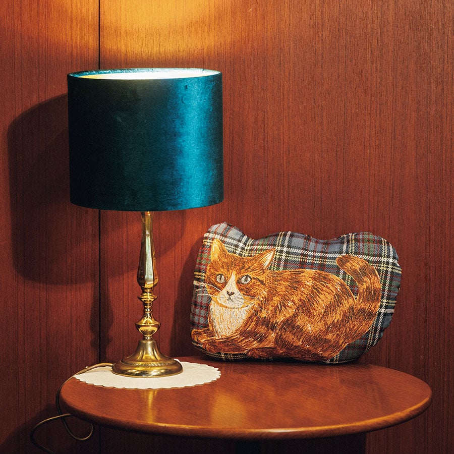 Diecut Cushion Maron W36×D10×H23cm 3,850円／LAND Lifestyle Shop