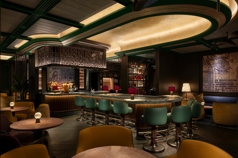 1920年代の“ジャズ・エイジ”の華やかな雰囲気を現代に再現した全47席の上質なバー「Canes ＆ Tales」。