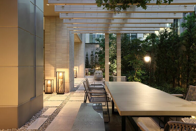 宿泊者専用ゲストラウンジのガーデンエリア。