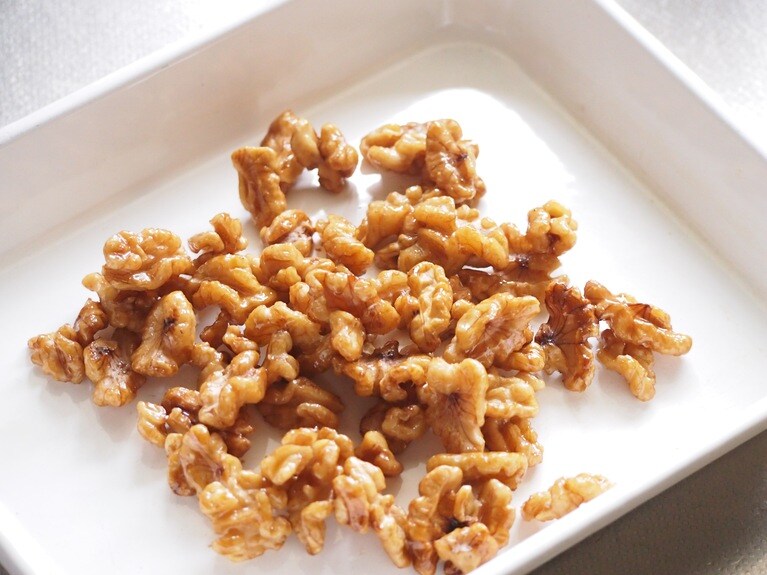 水分がなくなったら、バットに広げて冷ます。