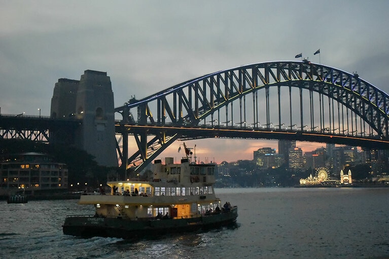 のんびりとしたビーチエリアから、活気あふれるシティへ戻ります。