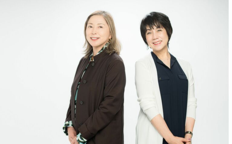 左から桐野夏生さん、小池真理子さん © 文藝春秋