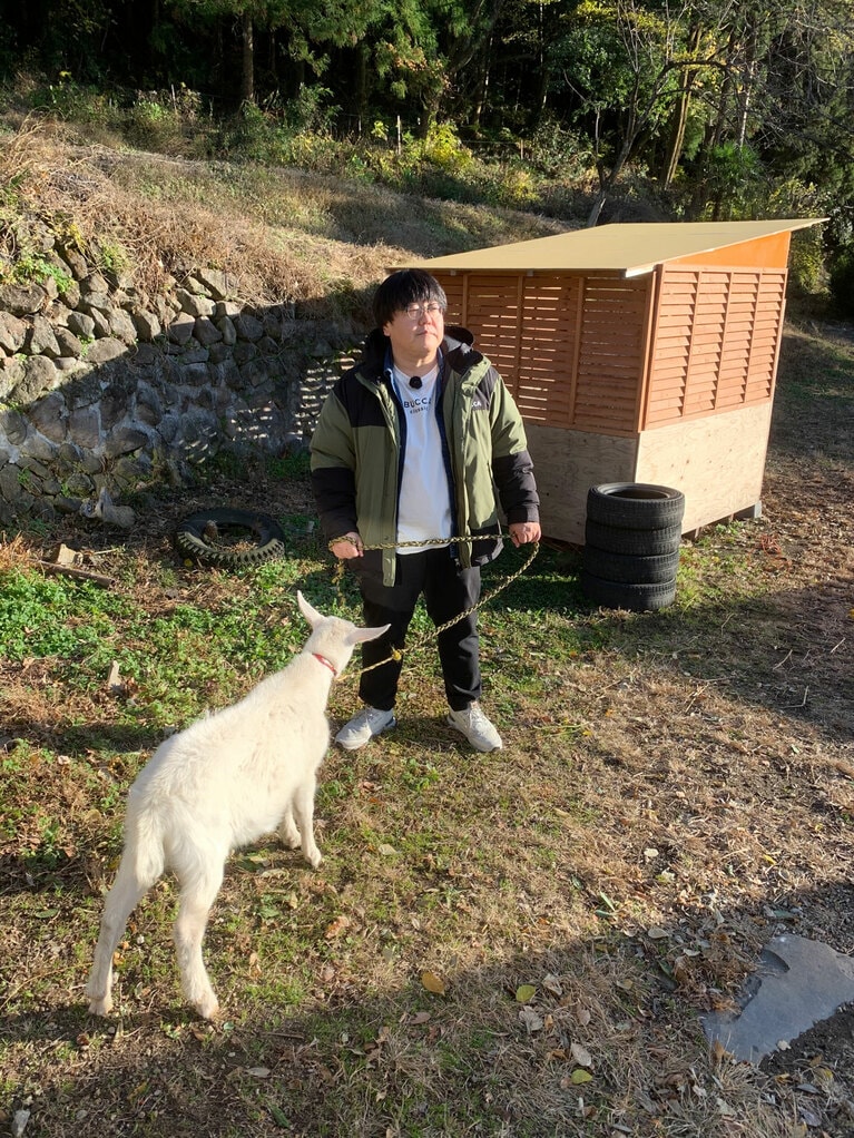 ヤギと関太さん。