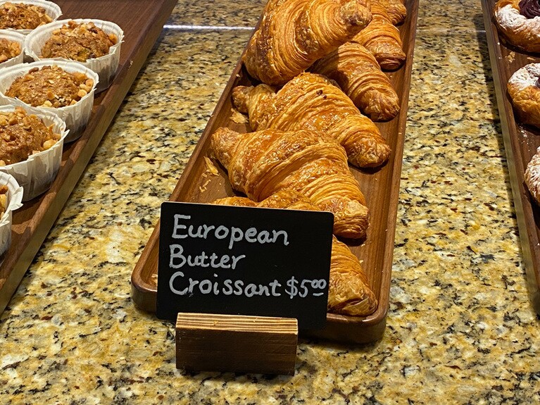 芳醇なバターの香りがたまらない、ヨーロピアンバタークロワッサン。