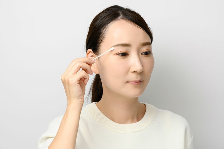 力を入れすぎず、余分な色をなぞるようにオフする。