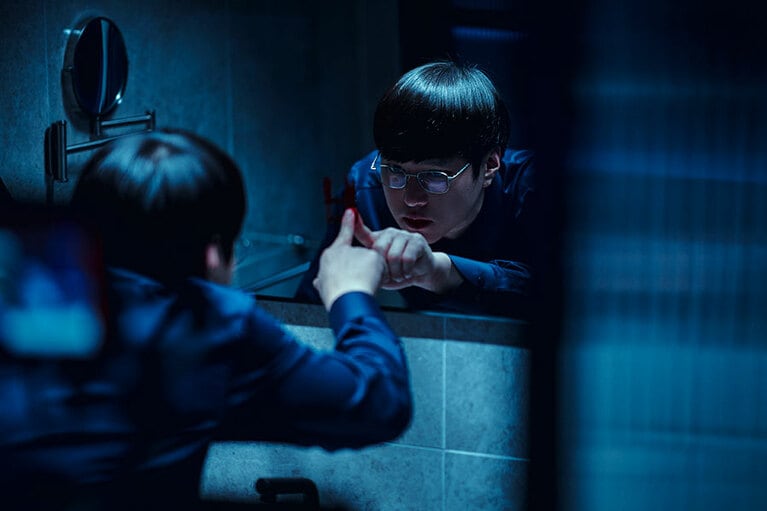 エリート会社員、実はサイコキラーのジンソプを演じるコ・ギョンピョ。三池監督に「たまに遅刻してくるけど、憎めない」と遅刻癖をバラされて苦笑いしていた。© 2022 Disney and its related entities