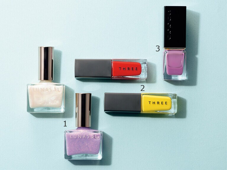 1：ネイルポリッシュ 左から：EX47、EX46 各2,200円／カネボウ化粧品（数量限定発売中）
2：ネイルラッカー 上から：09、01 各7mL 2,420円／THREE
3：ネイル カラー ポリッシュ160 7.5mL 2,750円／SUQUU（数量限定発売中）