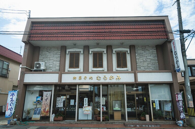弘前市石川で長年愛されるお菓子屋さんむらかみ。求肥を使った大仏餅が名物です。
