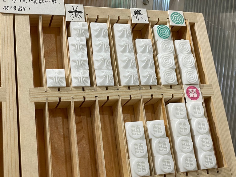 リアルな蚊の図柄にびっくり！　オーナーの顏さんのアイデアだそうです。