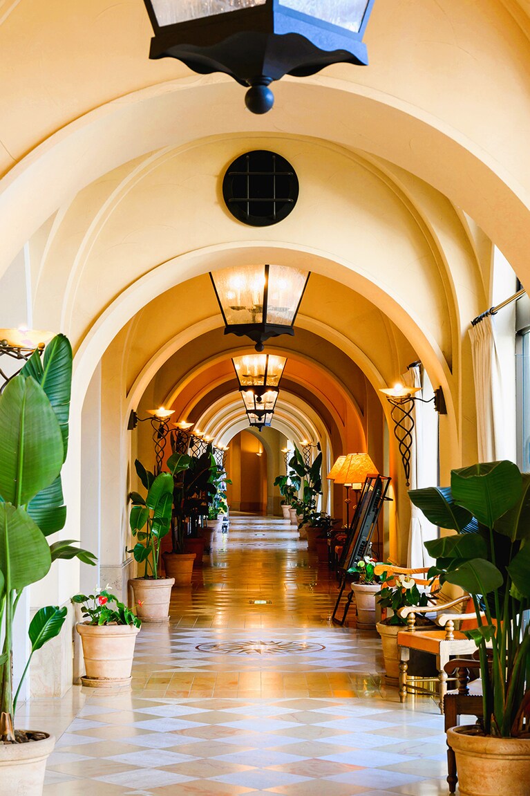 アリビラを象徴する回廊など、館内には美しい空間が随所に。