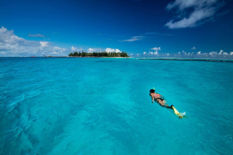 一周約1.5キロのマリンスポーツ基地、マニャガハ島。写真／Junji Takasago　提供／マリアナ政府観光局