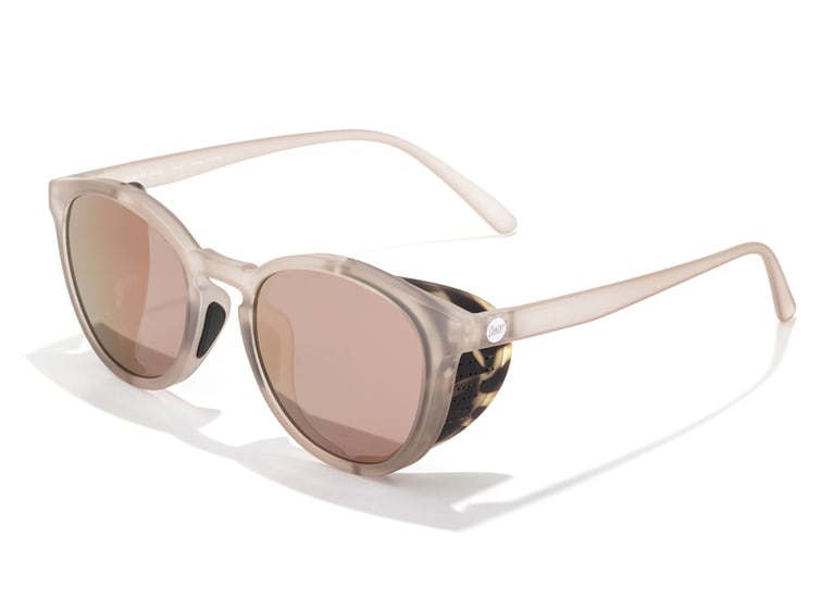 サンスキー“テラ ストーンアルペングロウ”14,300円。