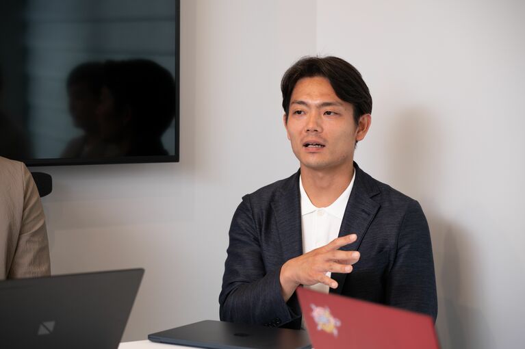 現在はマーケティングなどを担当する長男・雄哉さん　©細田忠／文藝春秋